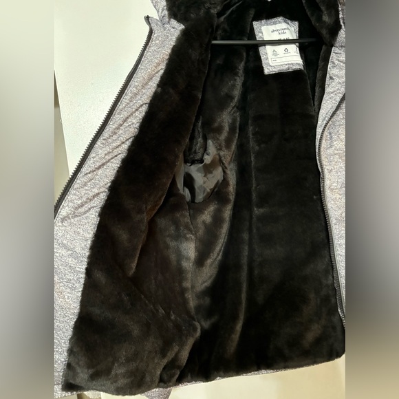Abercrombie Kids Light Puffer Hooded Jacket. Fully Lined Size 15/16. - Picture 9 of 13